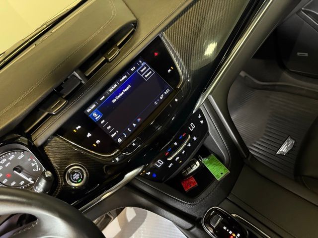 2024 Cadillac XT6 Sport photo