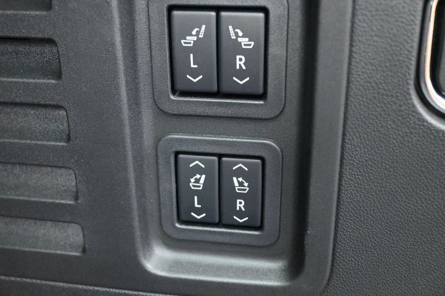 Used 2025 Chevrolet Traverse SUV