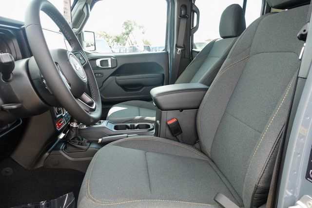 new 2025 Jeep Gladiator car, priced at $44,625