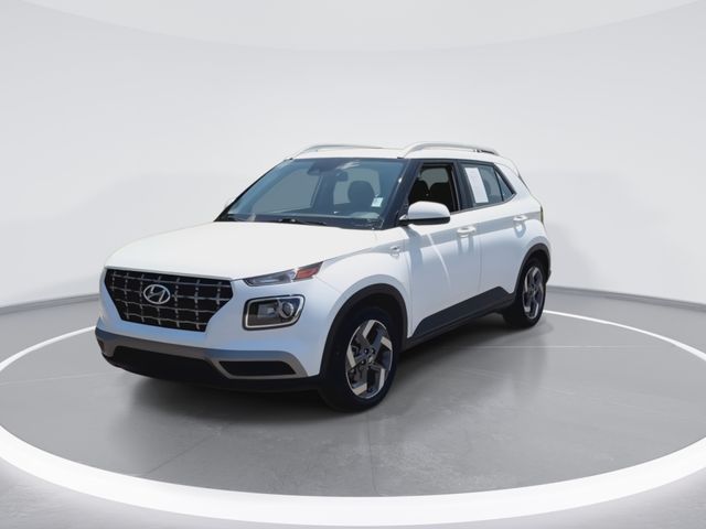 Used 2025 White Hyundai SEL image 4