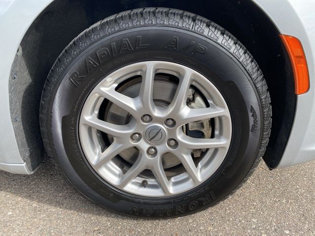 2024 Chrysler Pacifica Touring L - Silver Mist Clearcoat exterior view 9