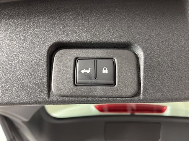2025 Everest White Pearl Nissan Rogue SV FWD SUV