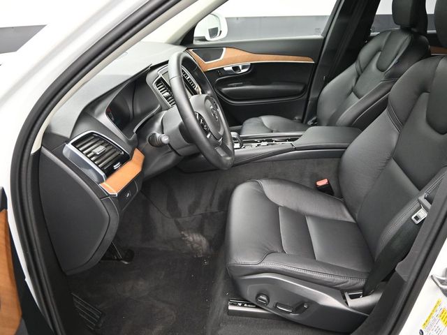 2024 Volvo XC90 B5 Plus photo
