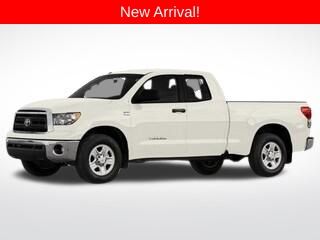White 2010 Toyota Tundra Pickup Truck Four-Wheel Drive 6-Speed Automatic