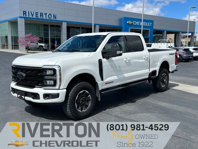 Star White Metallic Tri-Coat 2024 Ford F-350 Super Duty Lariat Crew Cab 4WD Pickup Truck Four-Wheel Drive Automatic