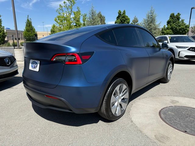 View vehicle photo 7