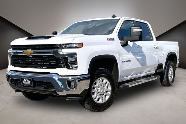 Summit White 2025 Chevrolet Silverado 2500HD Pickup Truck Four-Wheel Drive Automatic