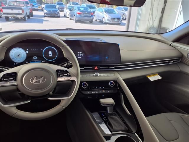 2025 Hyundai Elantra SEL Convenience photo