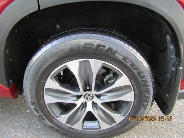 used 2023 Toyota Highlander car, priced at $34,999
