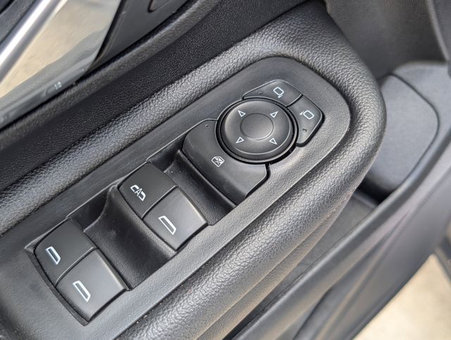 Used 2021 White GMC SLE image 11