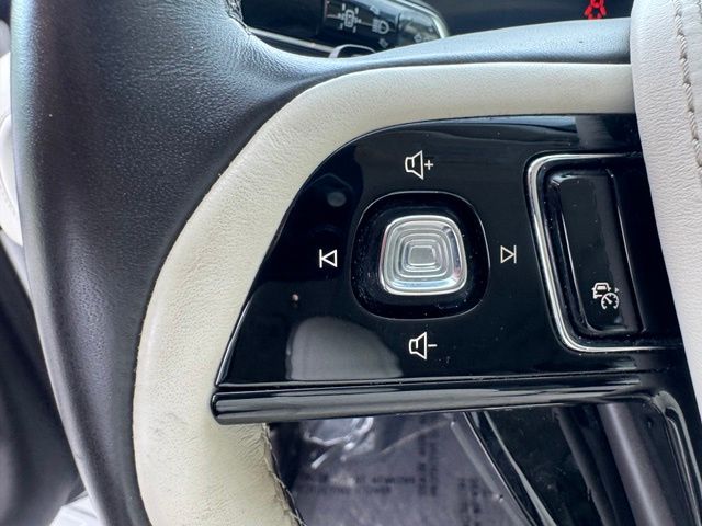 Used 2020 White Lincoln Black Label Grand Touring image 19