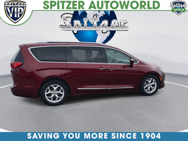 Used 2018 Red Chrysler Touring L Plus image 10