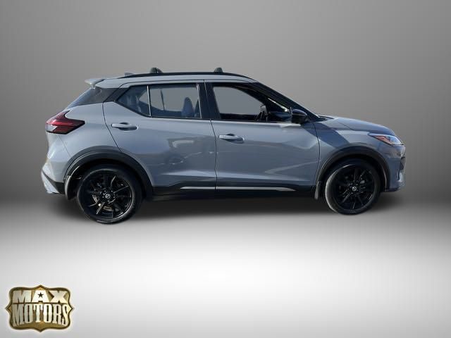 2021 Nissan Kicks SR 11