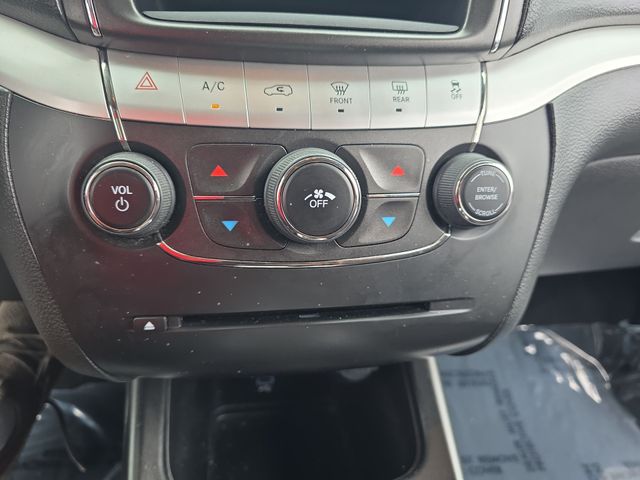 Used 2018 Gray Dodge SE image 25