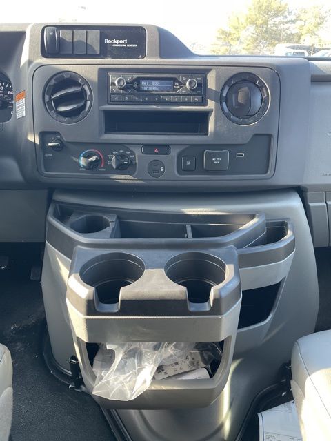 2025 Ford E-Series E-450 SD