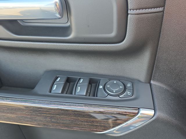 Used 2022 Silver GMC SLE image 29