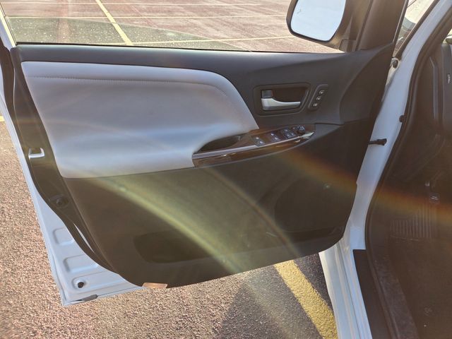 2019 Toyota Sienna XLE Auto Access Seat