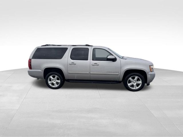 2007 Chevrolet Suburban 1500 LT 2