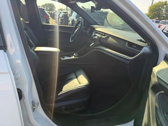 2024 Bright White Clearcoat Jeep Grand Cherokee L Limited 4X4 SUV