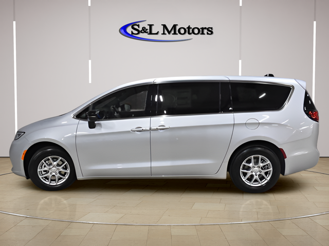 View vehicle photo 3