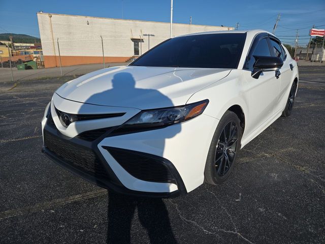 2024 Toyota Camry SE's photo