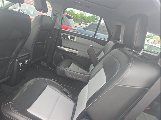 2023 White Metallic Ford Explorer XLT 4X4 SUV