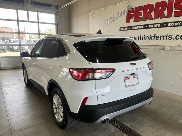 2021 Ford Escape SE photo