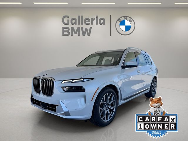 2023 BMW X7 40i's photo