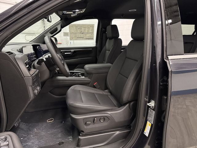 2026 Chevrolet Suburban LT photo 4