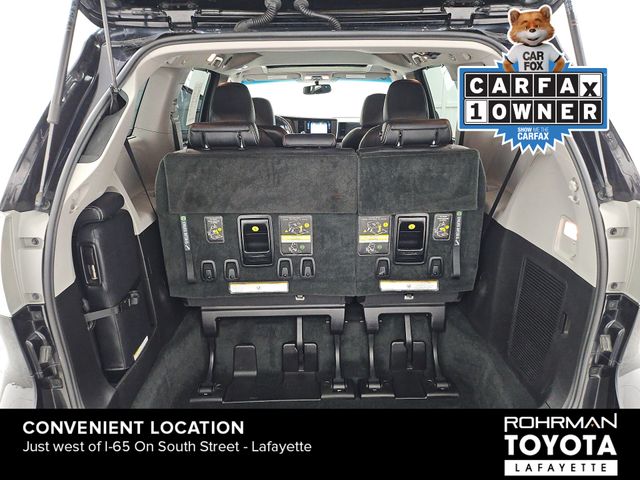 2017 Toyota Sienna SE 26