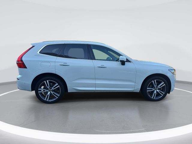 Used 2019 White Volvo T6 Momentum image 2