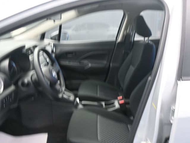 2024 Nissan Versa 1.6 S 9