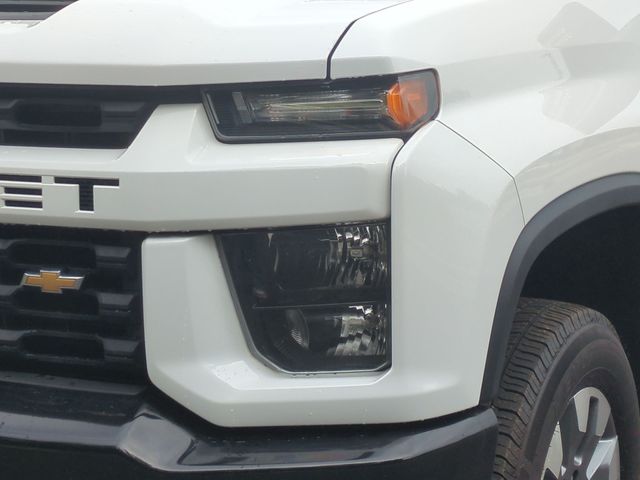 Used 2023 White Chevrolet Custom image 17