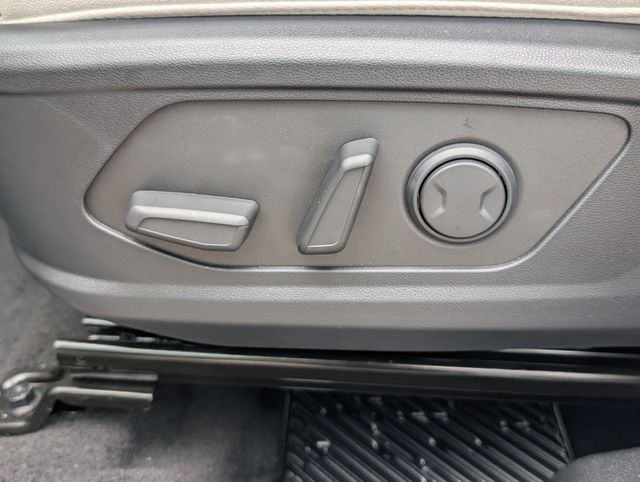 2026 Hyundai Tucson Limited White at DeMontrond Gulf Freeway