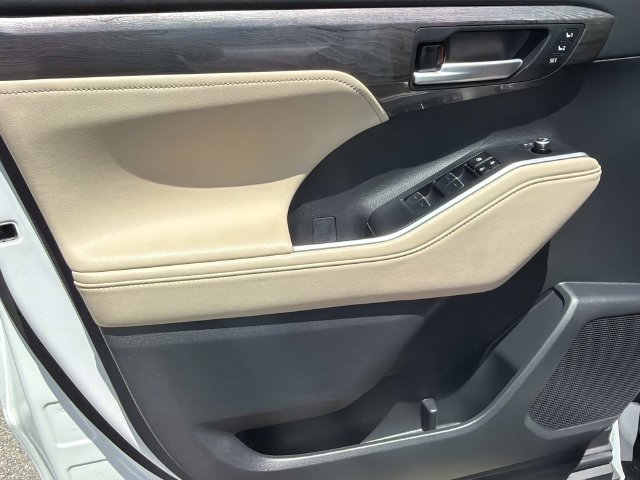 Used 2024 Toyota Highlander SUV