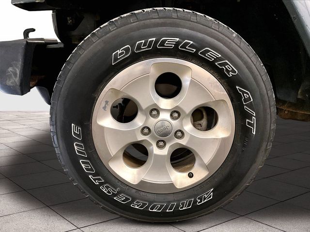 2014 Jeep Wrangler Sahara - 8