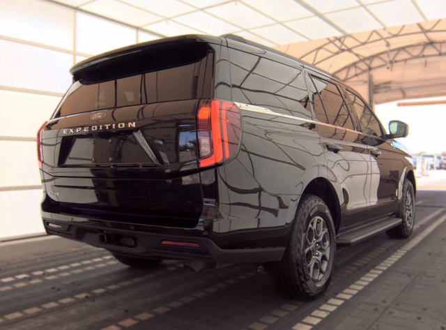 Used 2025 Ford Expedition SUV