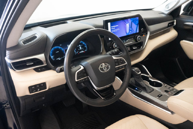 Used 2024 Toyota Highlander SUV