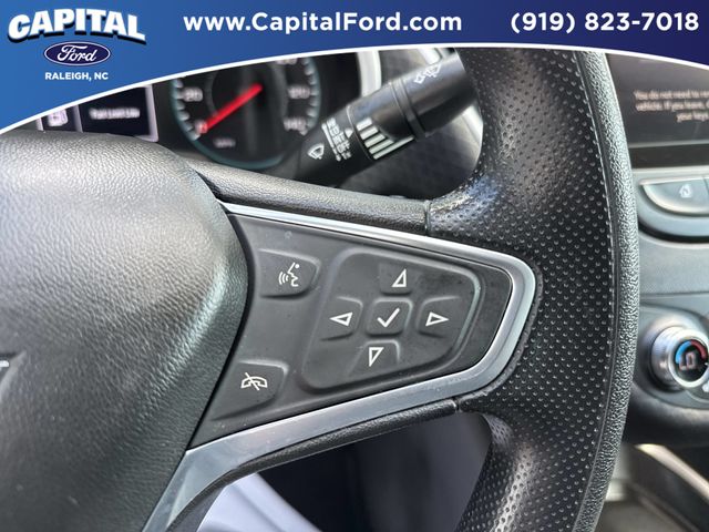 Used 2022 White Chevrolet LT image 23