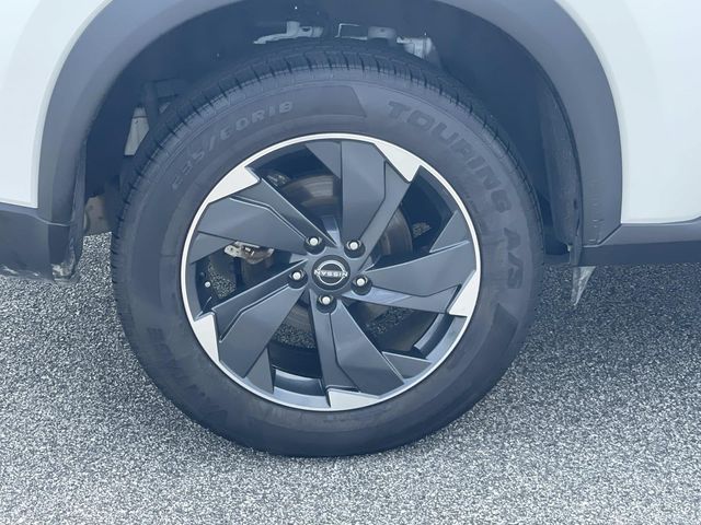 Used 2025 White Nissan SV image 7