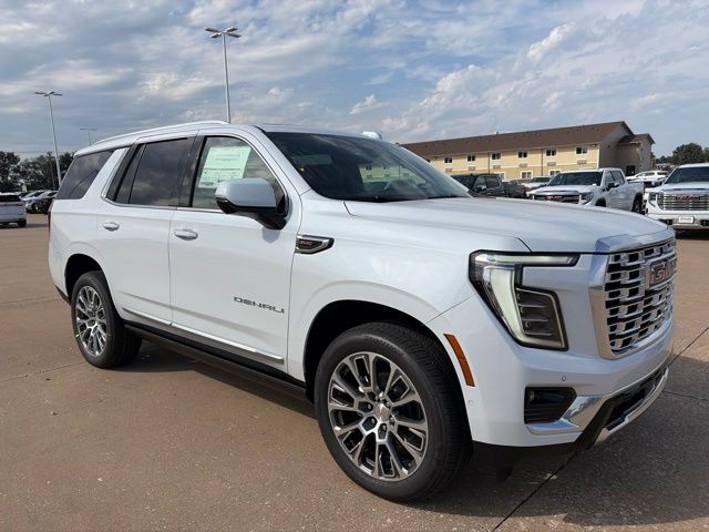 Glacier White Tricoat 2026 GMC Yukon SUV / Crossover Four-Wheel Drive