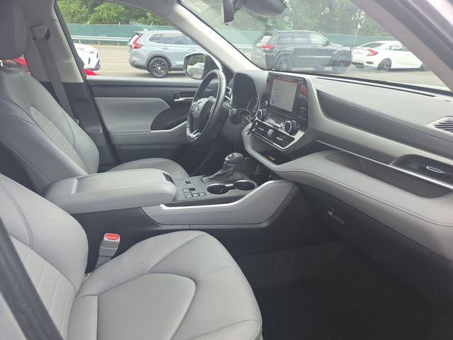 Used 2024 Toyota Highlander Hybrid SUV
