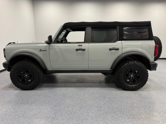 Used 2022 Green Ford Base image 5