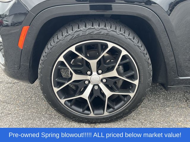 Used 2022 Diamond Black Jeep Summit Reserve image 12