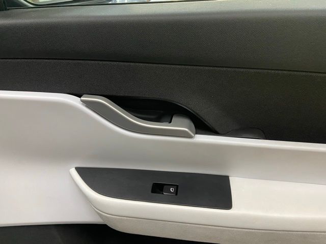 2023 Fisker Ocean thumbnail 38