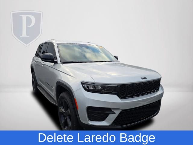 2022 Jeep Grand Cherokee Laredo 12