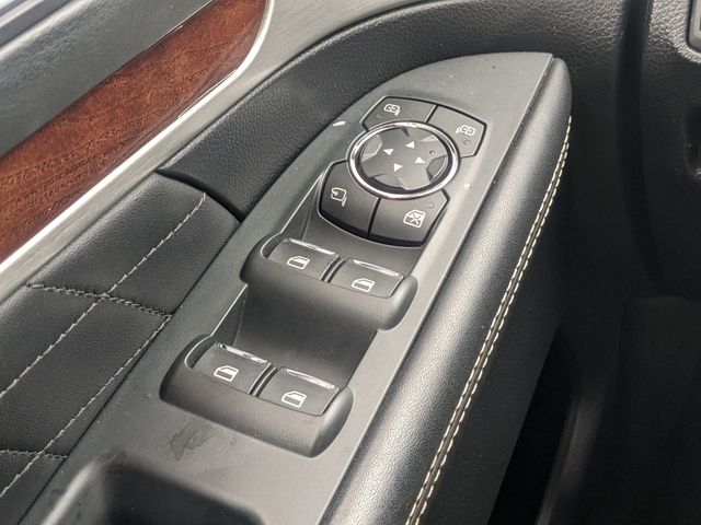 2019 Ford Explorer Platinum photo