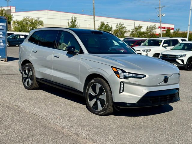 2025 Volvo EX90 Plus's photo