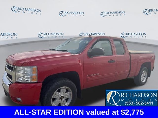 Victory Red 2011 Chevrolet Silverado 1500 LT Extended Cab 4WD Pickup Truck Four-Wheel Drive 6-Speed Automatic