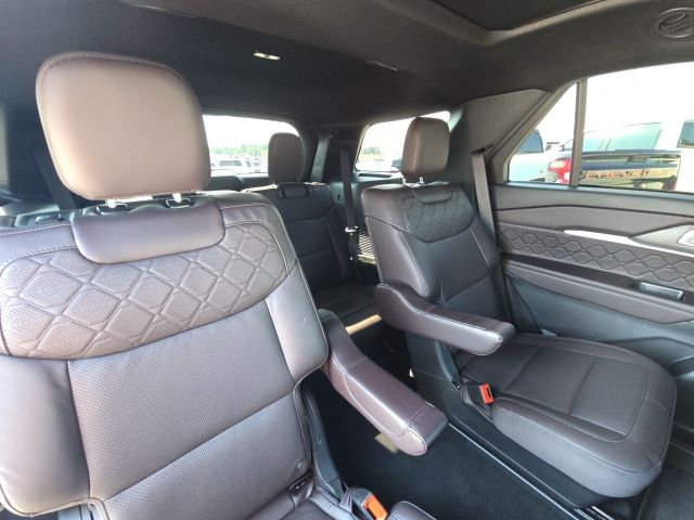 2025 Ford Explorer Platinum:B01877